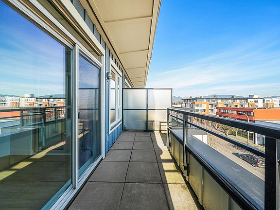 4th image of 688 E 17th Ave #Penthouse 8