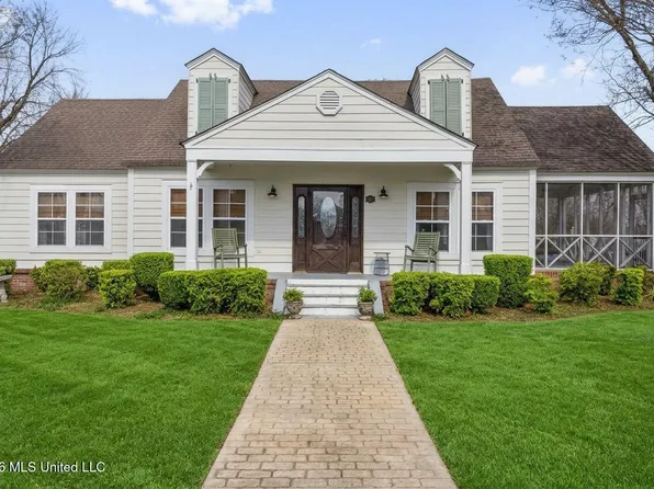 9110 2nd St, Walls, MS 38680