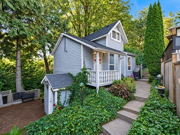 1004 Delestre Ave, Coquitlam, BC V3K 2G8