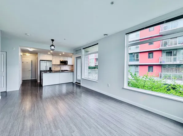 3263 Pierview Cres #302, Vancouver, BC V5S 0A9