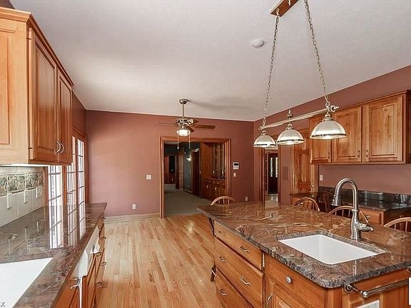 3rd image of 9450 Winterberry Ln