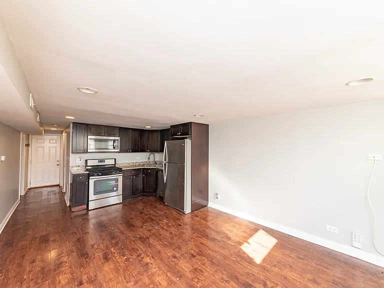 5344 W Eddy St #G — Photo 3