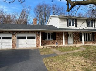 120 Lantern Ln, Rochester, NY 14623