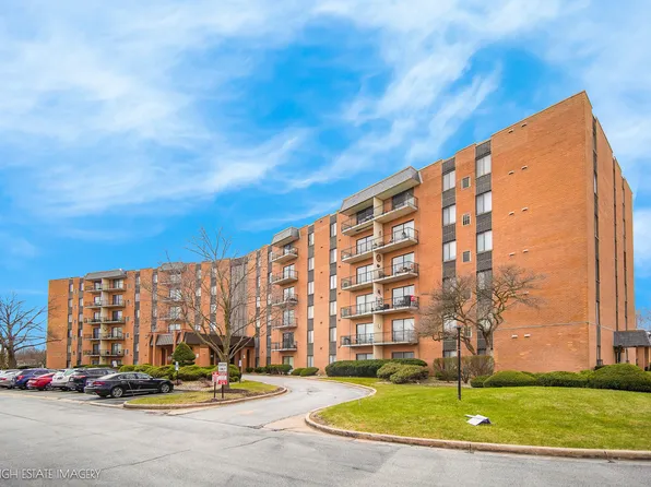 900 W Sunset Dr APT 505, Glenwood, IL 60425