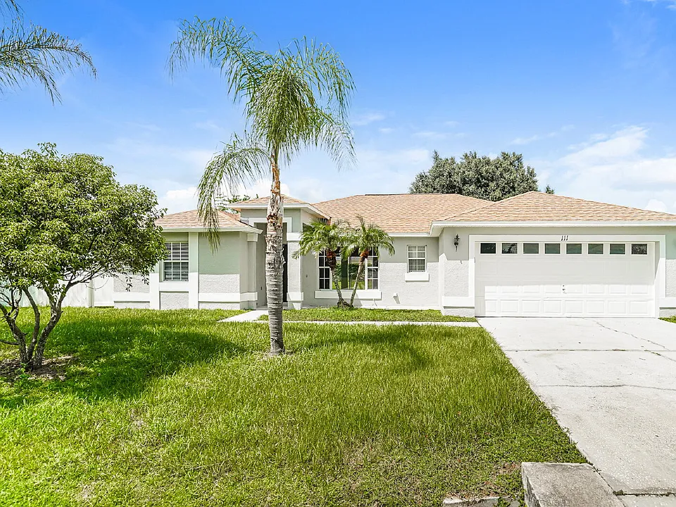 111 Crescent Ct