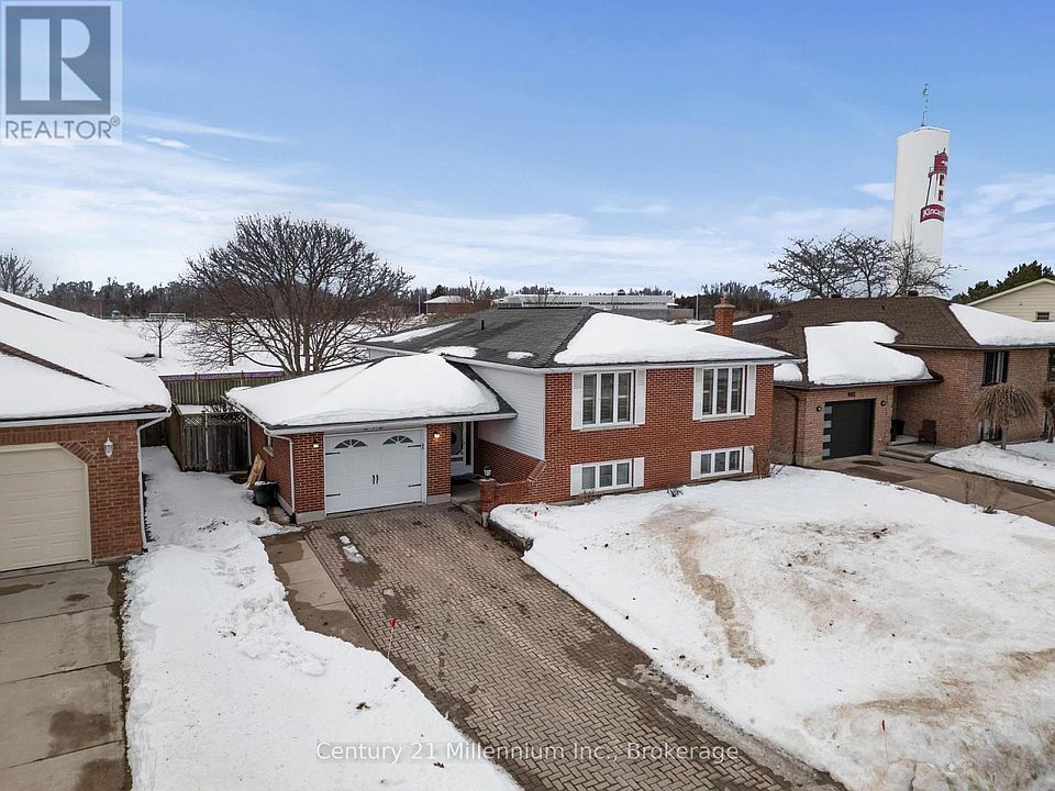 1st image of 898 McPherson Cres