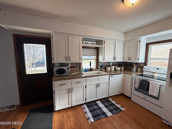 4th image of 811 Summit St
