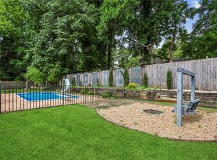 6889 Kingsboro Dr, Lithia Springs, GA 30122