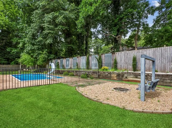 6889 Kingsboro Dr, Lithia Springs, GA 30122