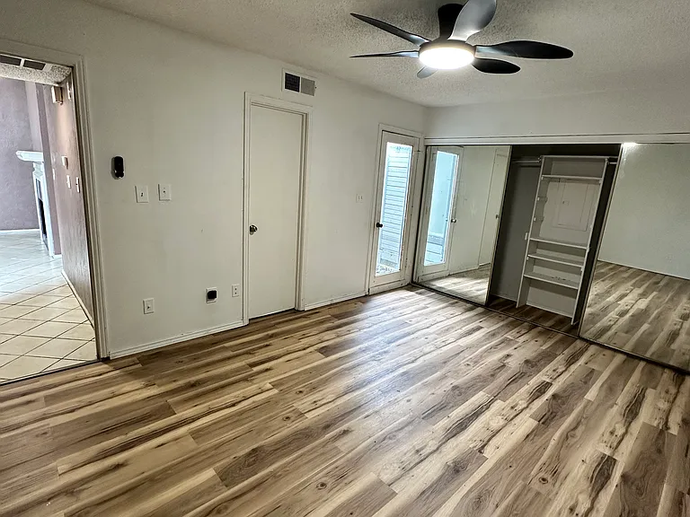 602 Bellaire Dr #B — Photo 2