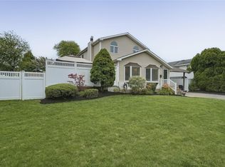 70 Hayrick Ln, Commack, NY 11725
