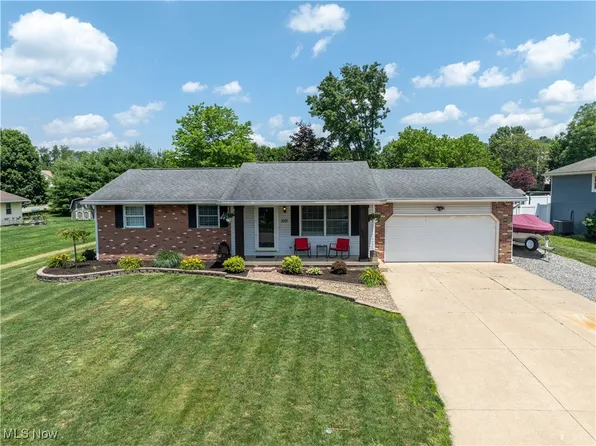 1021 S Hallmark St NE, Bolivar, OH 44612