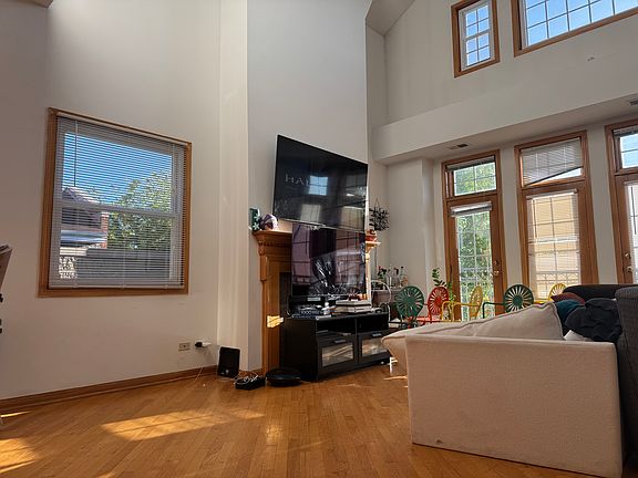 5th image of 2710 N Southport Ave #3