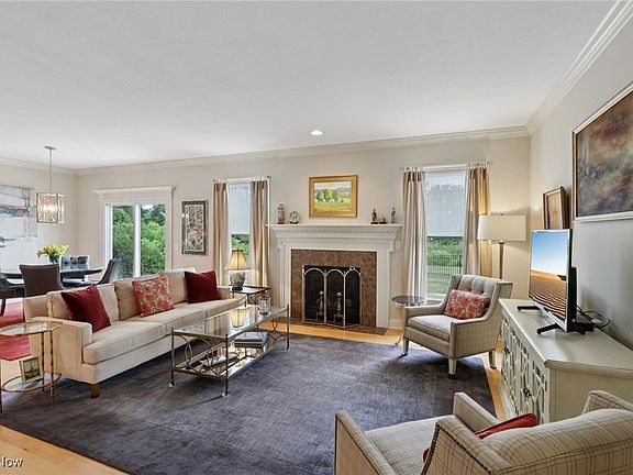 5th image of 717 Schiller Ct