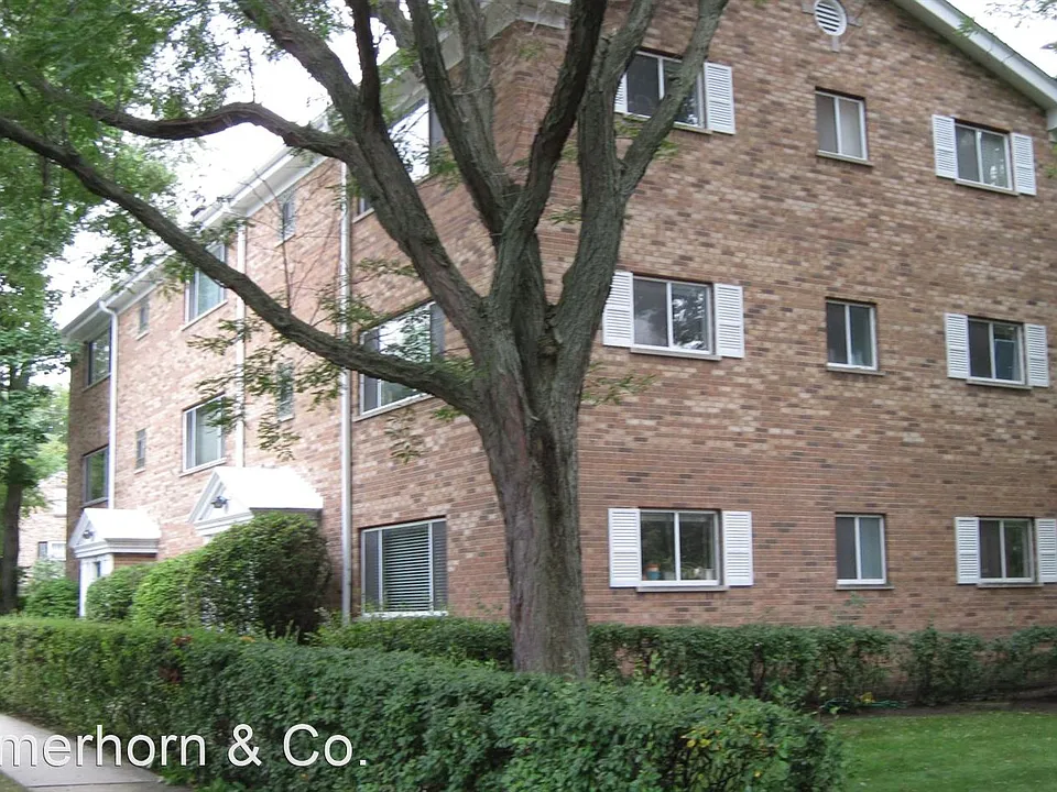 2210-12 Central St