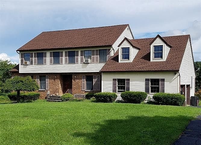 1st image of 16 E Gate Dr