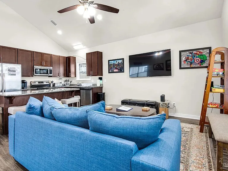 1115 W Government St — Photo 2