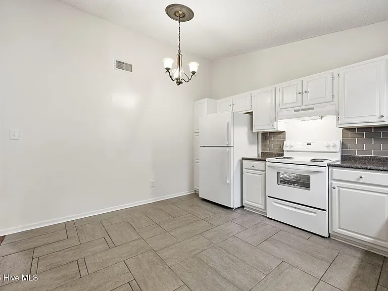 774 Pinewood Dr — Photo 25