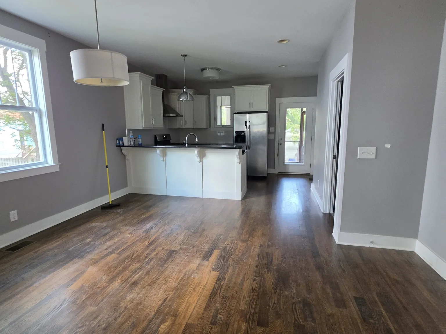 3 bed, 2.5 bath, 1672 sqft, $2,800 — Photo 2
