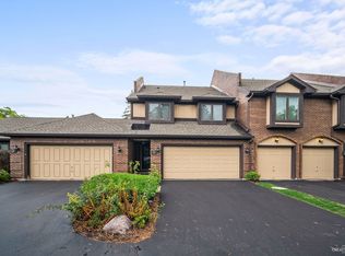 5 Phillippi Creek Dr, Elgin, IL 60120