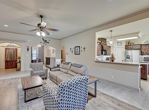 4th image of 328 Pecos Dr