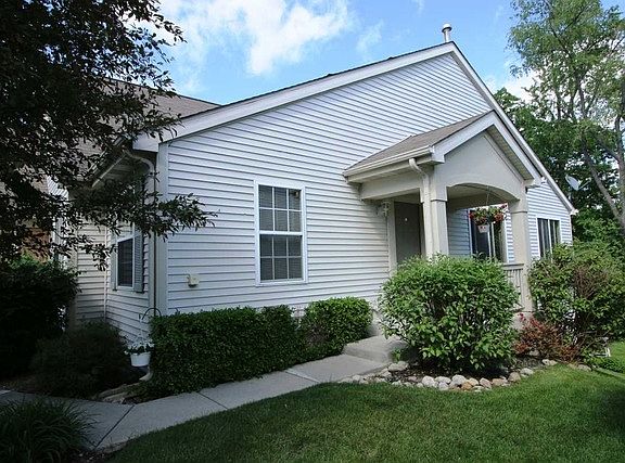4th image of 1031 Fairway Dr
