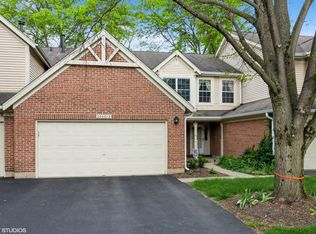 30W012 Laurel Ct, Warrenville, IL 60555