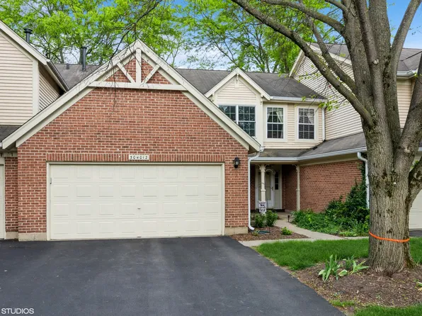 30W012 Laurel Ct, Warrenville, IL 60555