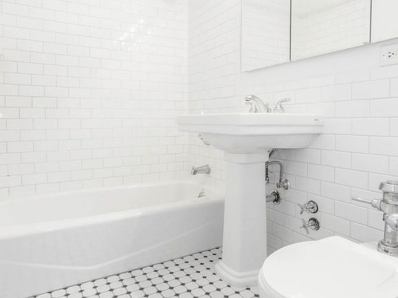 5th image of 10 W 135th St APT 6T