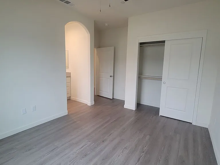 6909 Paige Elizabeth Ln — Photo 4
