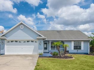 38911 Carr Dr, Zephyrhills, FL 33540