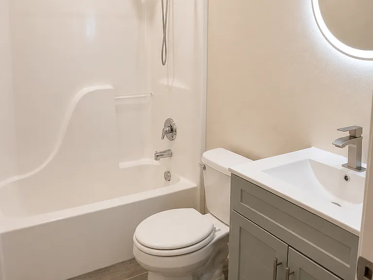 749 N Devonshire Dr — Photo 22