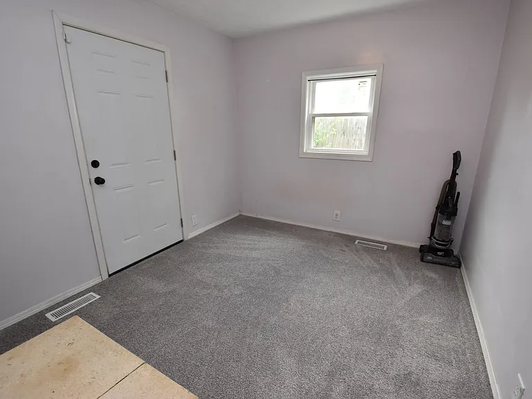 1332 Browne Ln — Photo 12