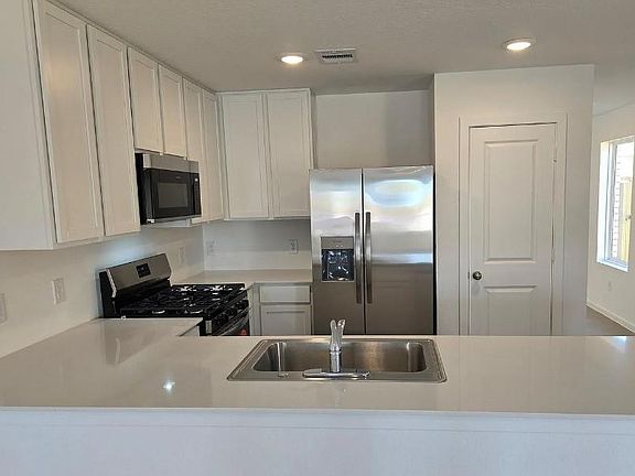3rd image of 430 Southern Magnolia Way