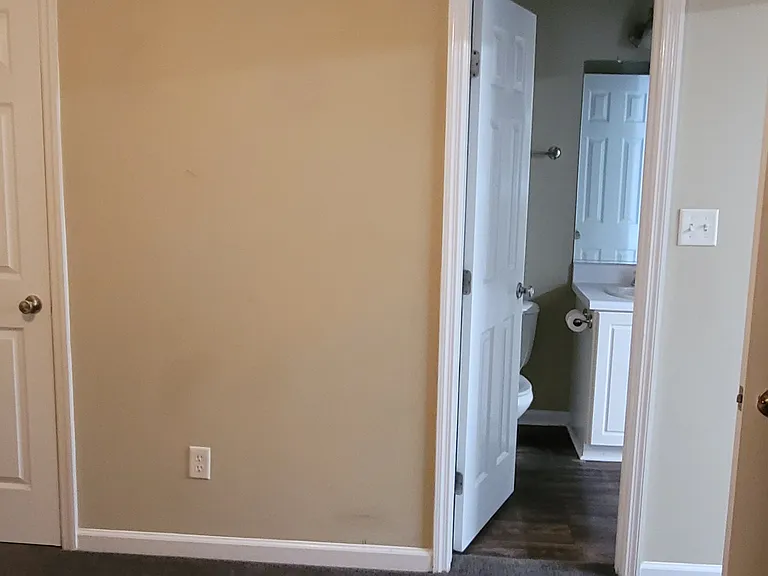 1252 Longpoint Dr — Photo 4