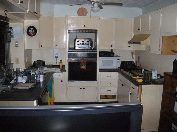 3rd image of 851 NE 32nd St