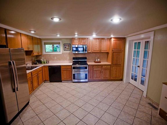 4th image of 17881 Edgewood Walk