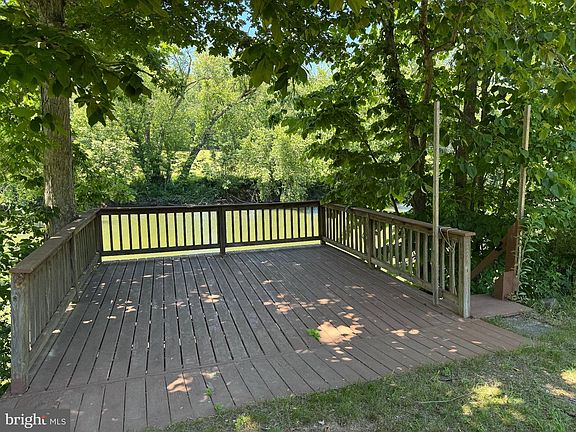 5th image of 259 River Dr