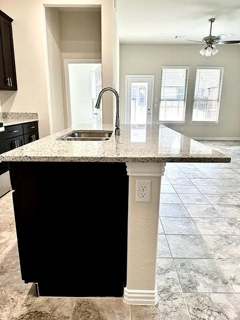 3 bed, 2.5 bath, 1992 sqft, $2,000 — Photo 4