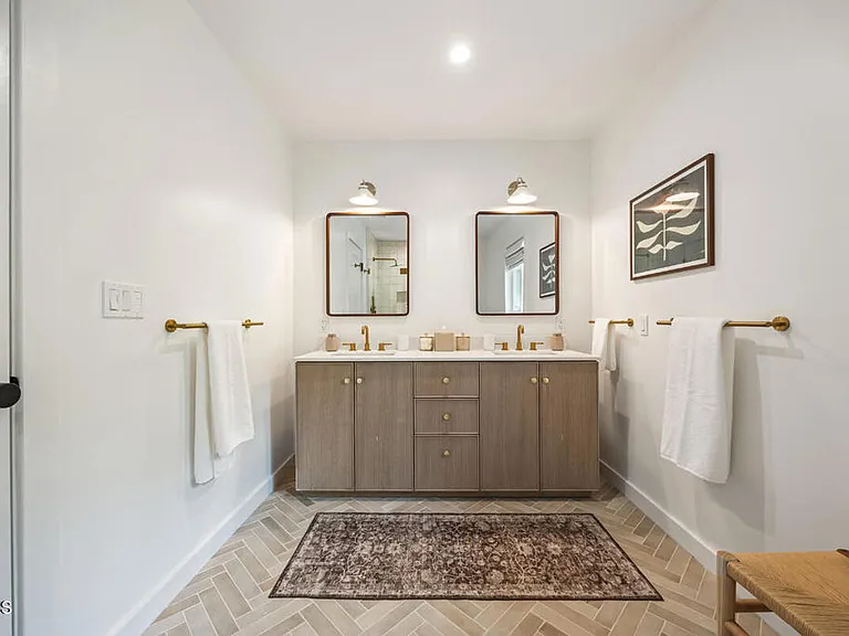 107 Alto Dr — Photo 36