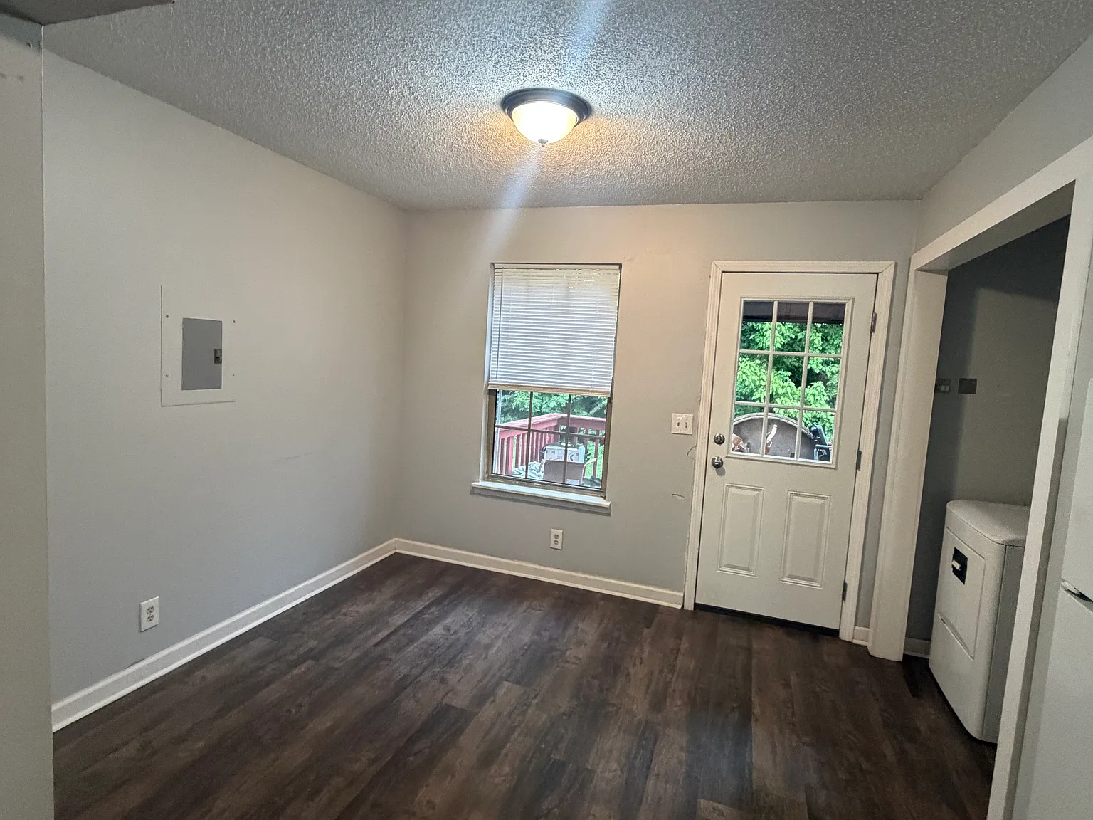 2 bed, 1.5 bath, 1050 sqft, $1,000 — Photo 2