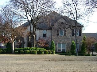 8916 Waterchase Cir, Fort Worth, TX 76120