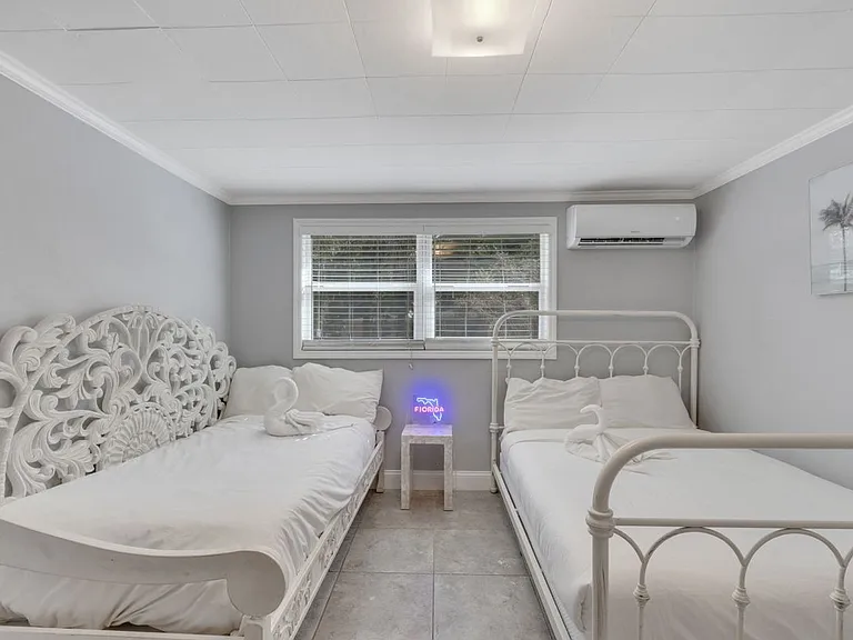 415 S Hyer Ave #B — Photo 16