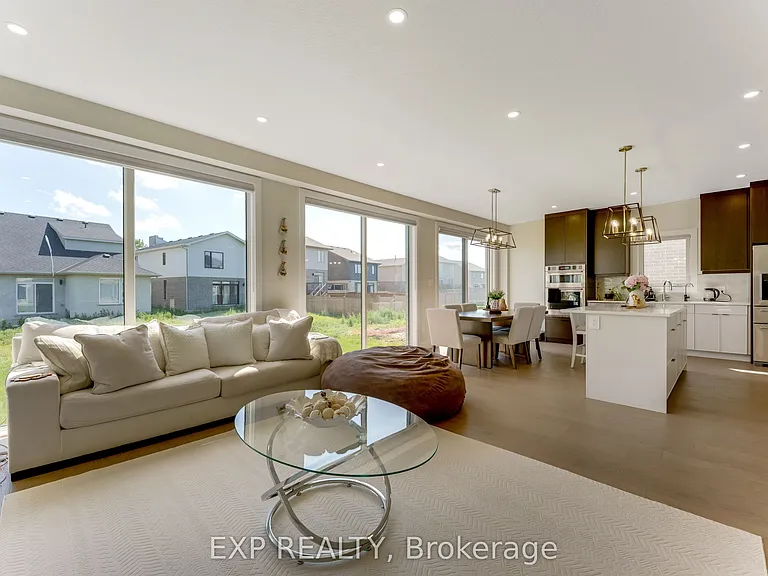 266 Hesselman Cres — Photo 10