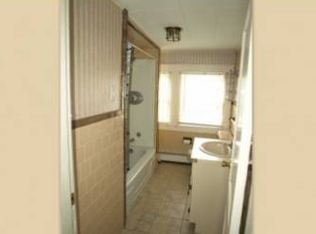 150 N View Ave, Cranston, RI 02920