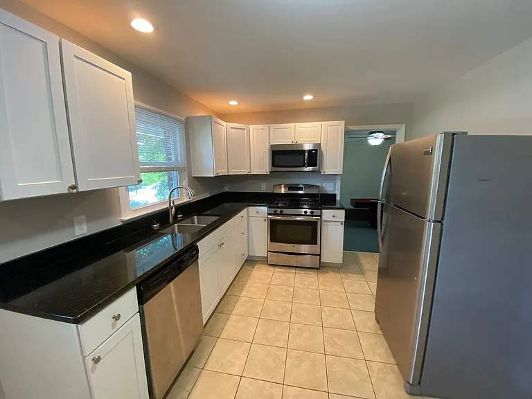 129 Freedom Dr — Photo 9