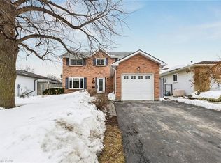 31 Cedar Crest St, Kitchener, ON N2N1Y4