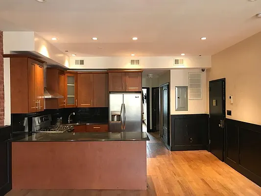 Rented by Calabrese Real Estate | media 10