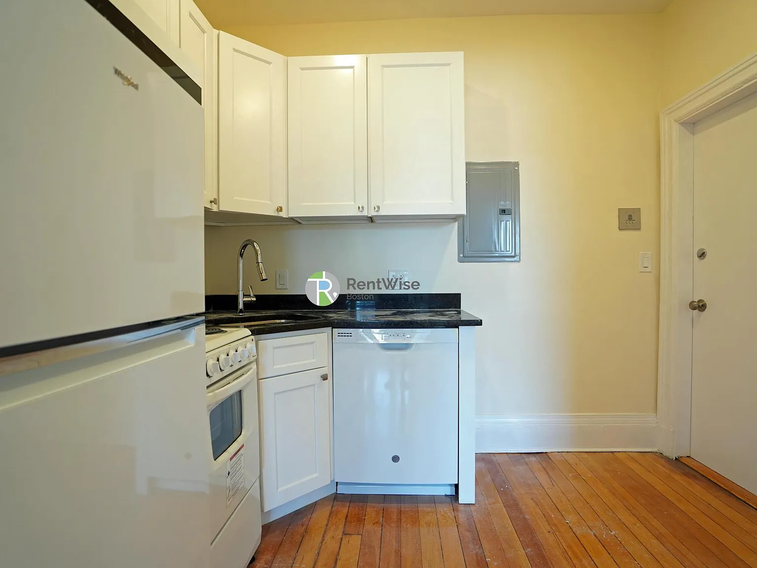 1212 Commonwealth ave — Photo 4