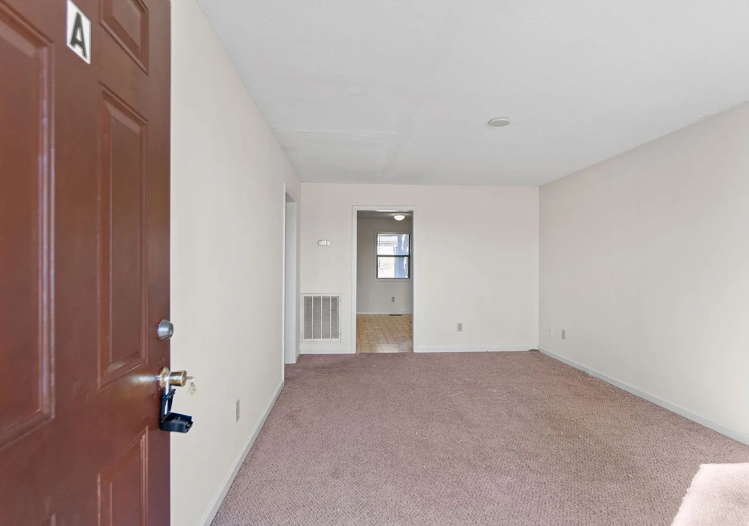 112 Stephanie Drive — Photo 2